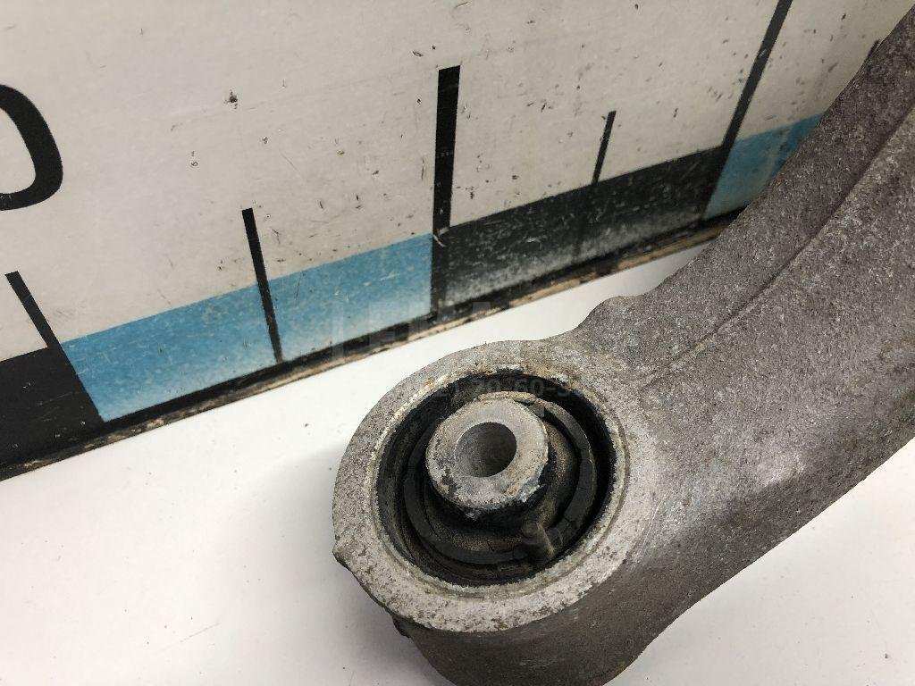 Рычаг задний нижний правый