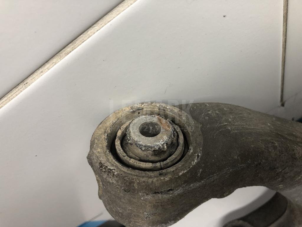 Рычаг задний нижний правый