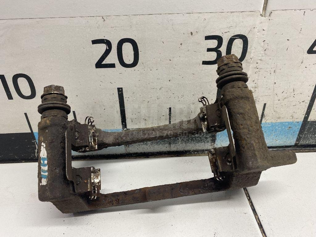 Скоба суппорта заднего правого