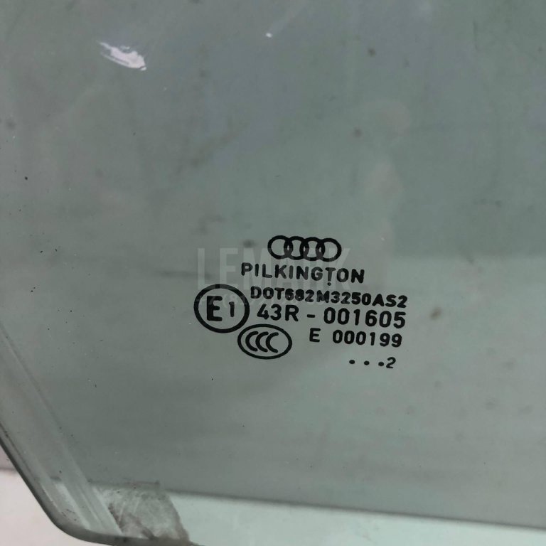 Стекло двери передней правой