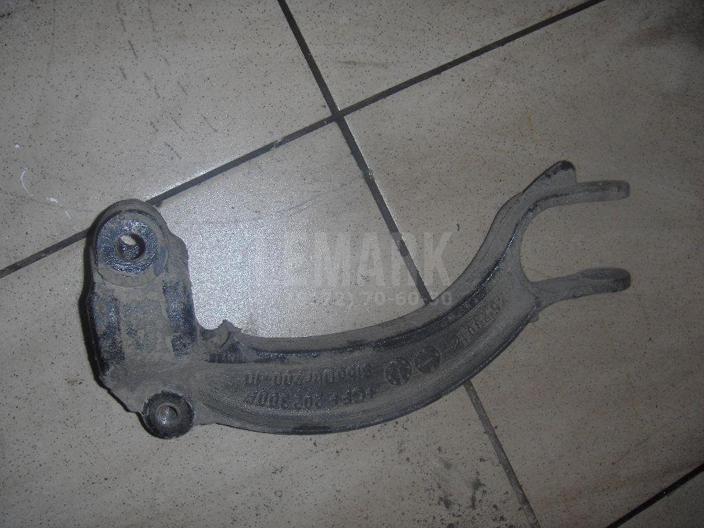 Кронштейн амортизатора правый