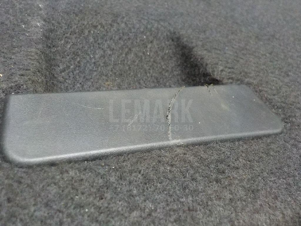 Обшивка крышки багажника