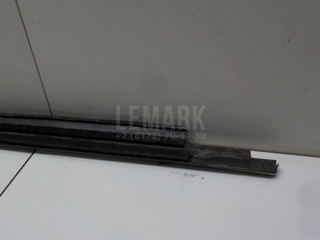 Накладка стекла заднего правого