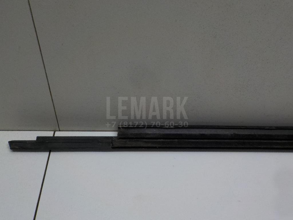 Накладка стекла заднего правого