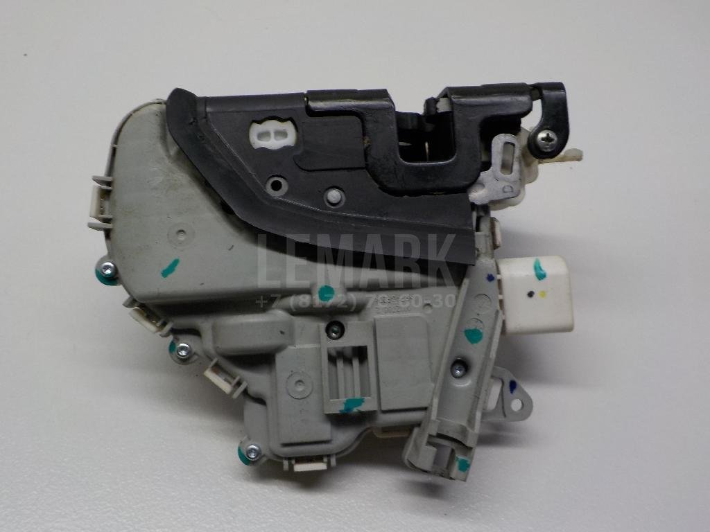 Замок двери передней правой