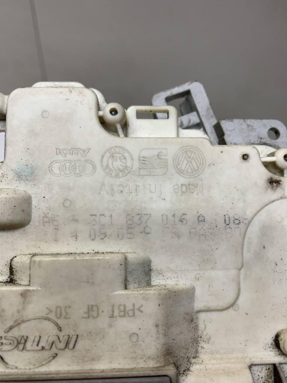 Замок двери передней правой