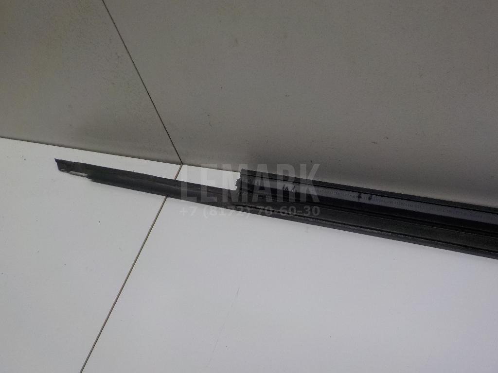 Накладка стекла переднего левого