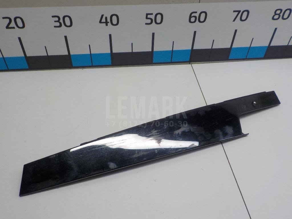 Накладка двери передней правой