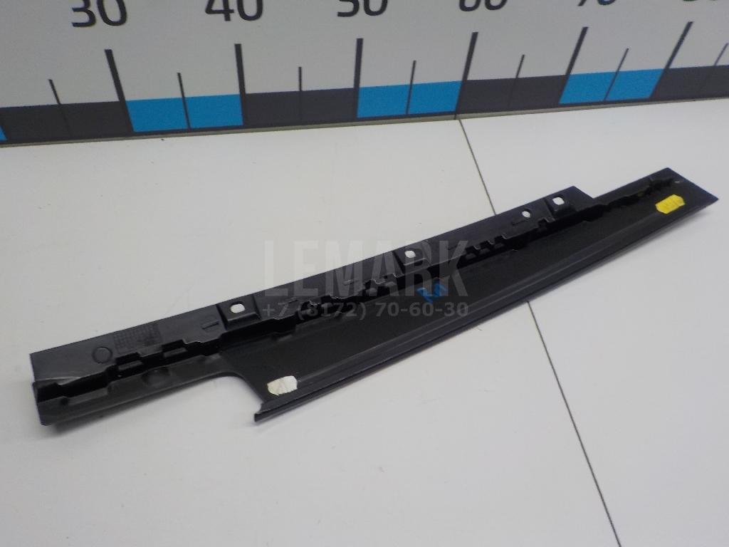 Накладка двери передней правой