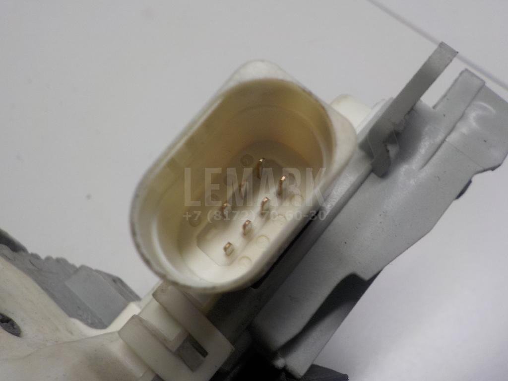 Замок двери передней правой