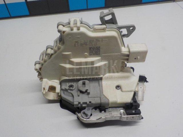 Замок двери передней правой