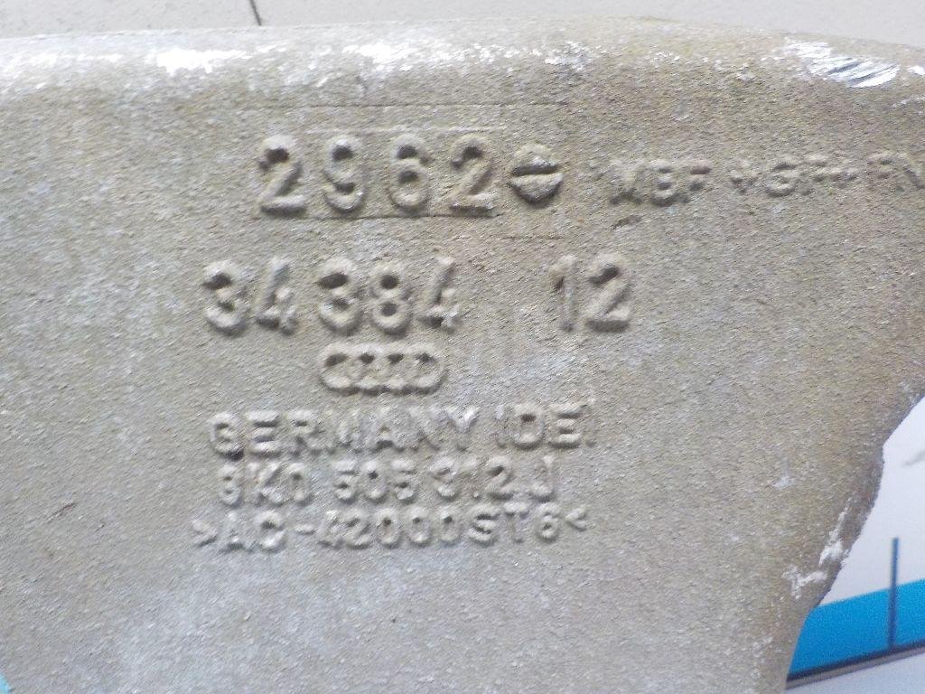 Рычаг задний нижний правый