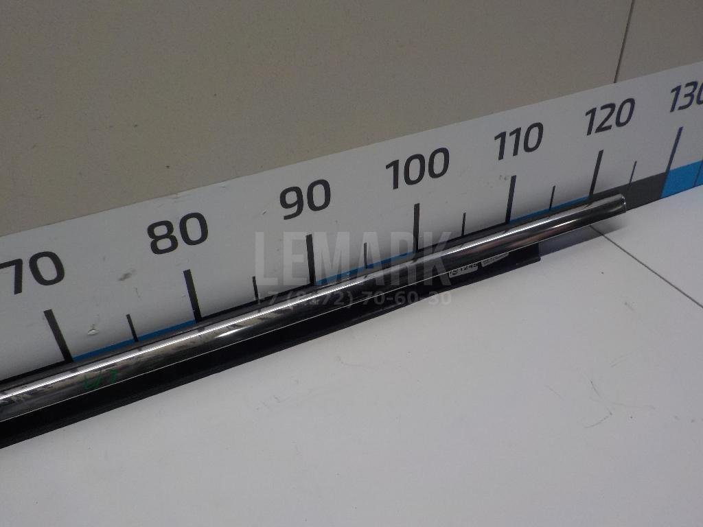 Накладка стекла переднего левого