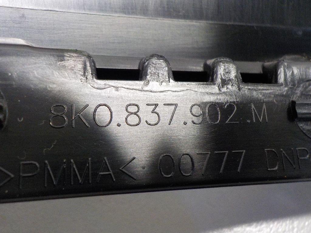 Накладка двери передней правой