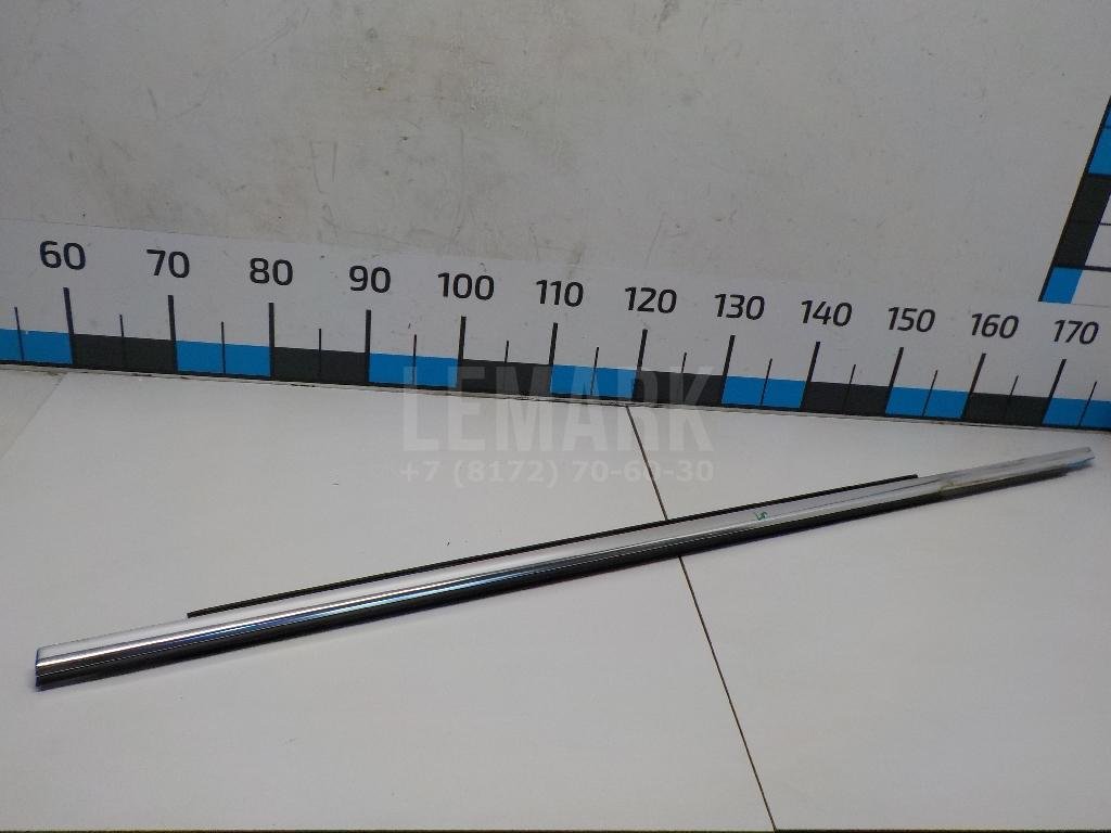 Накладка стекла переднего левого