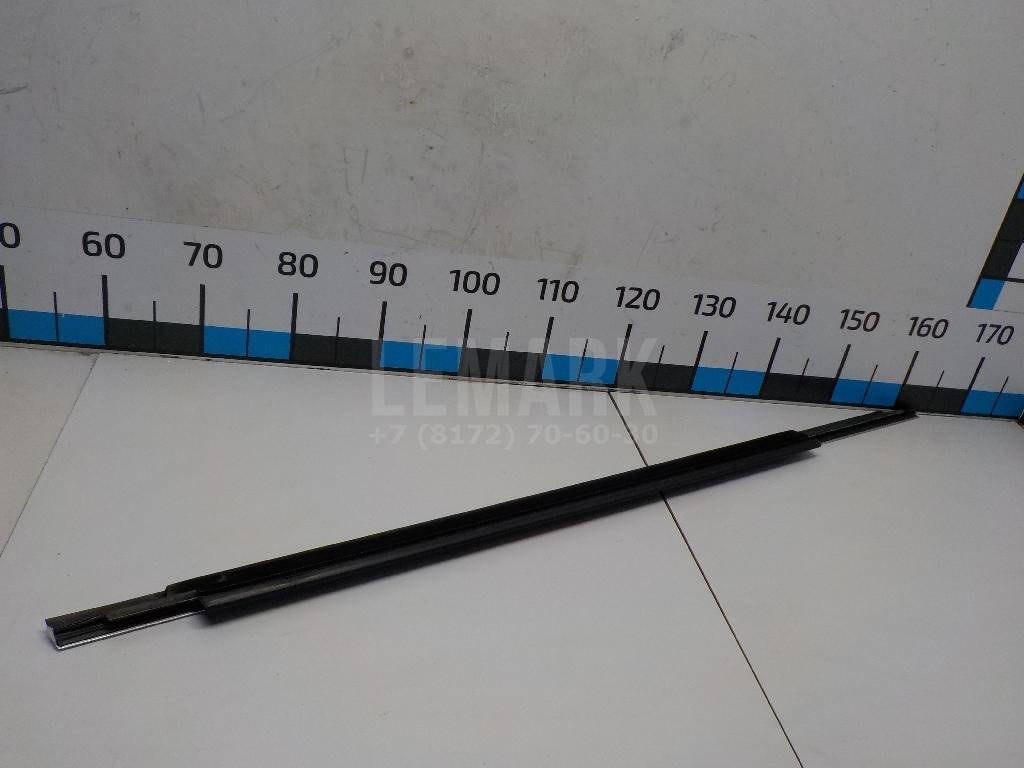 Накладка стекла переднего левого