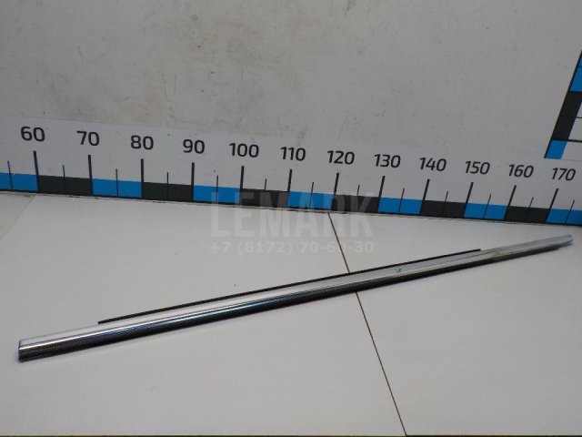 Накладка стекла переднего левого