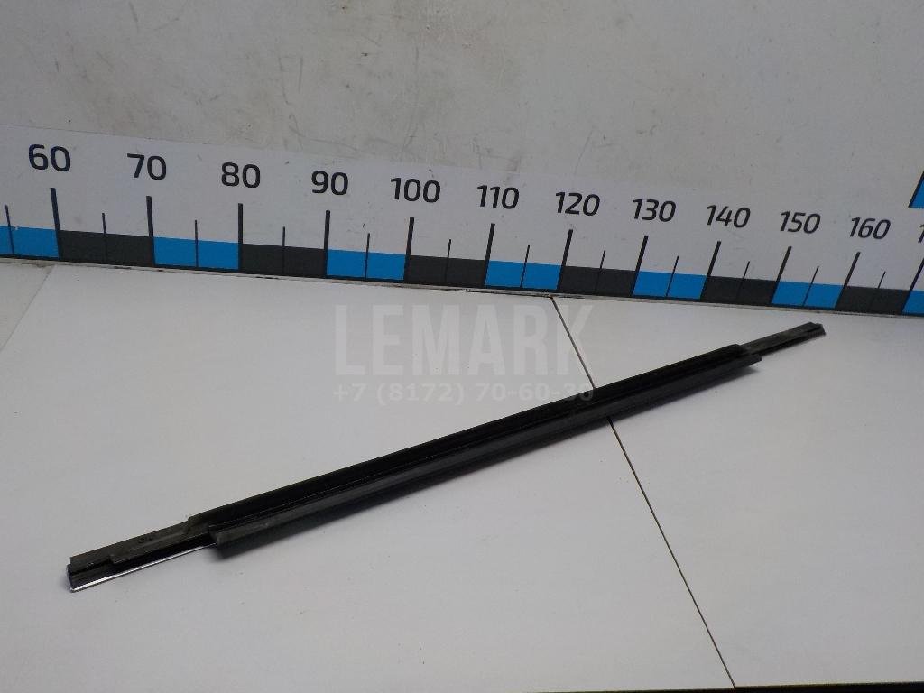 Накладка стекла заднего правого