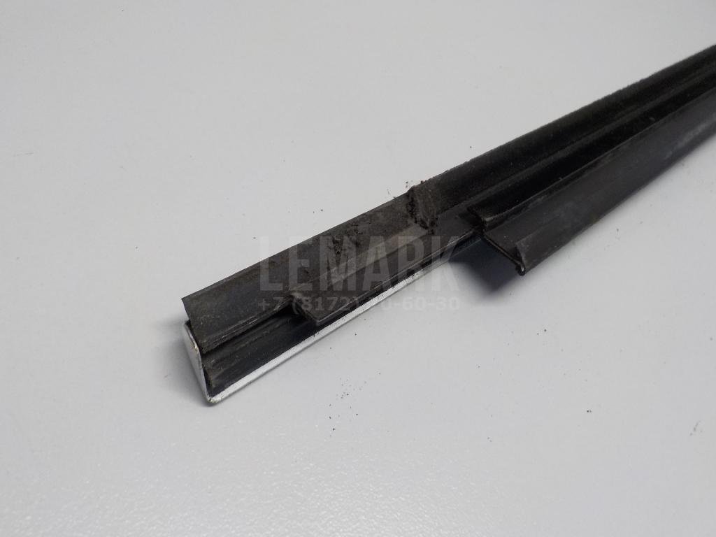 Накладка стекла заднего правого