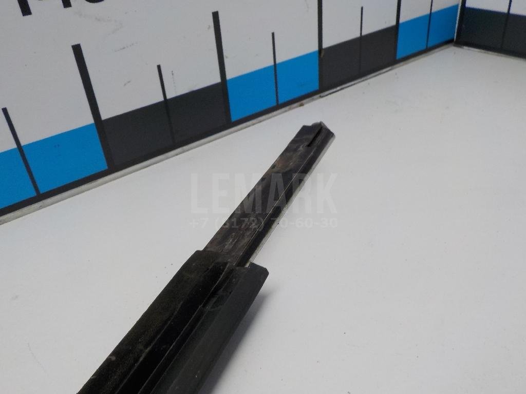 Накладка стекла заднего правого