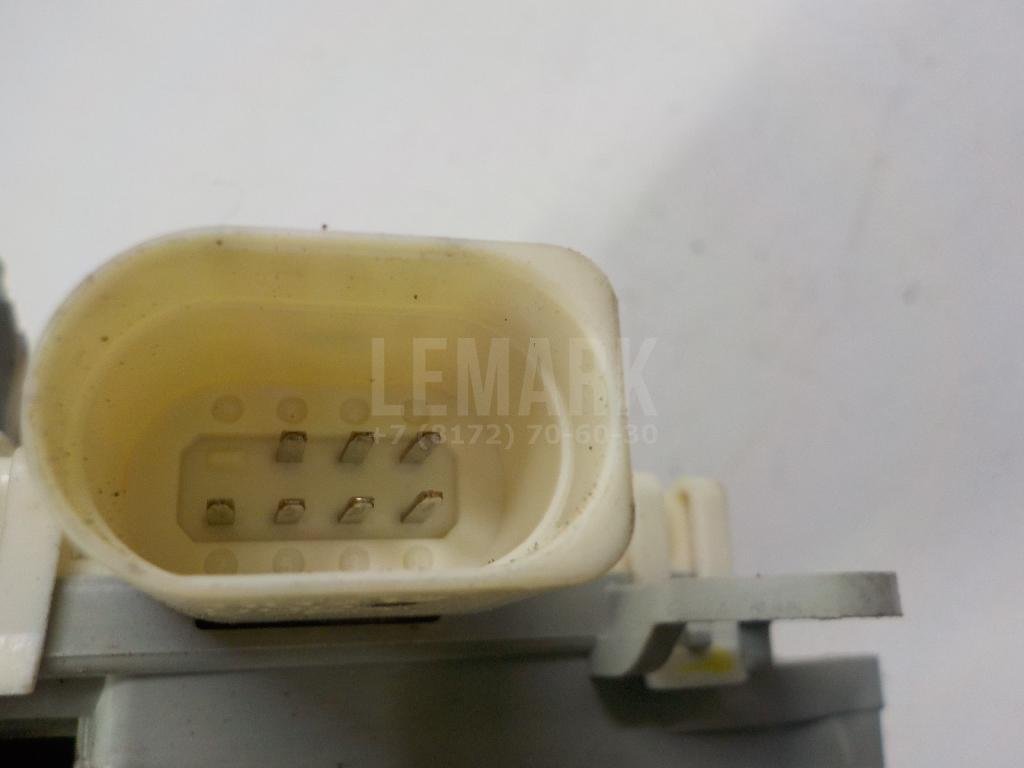 Замок двери передней правой