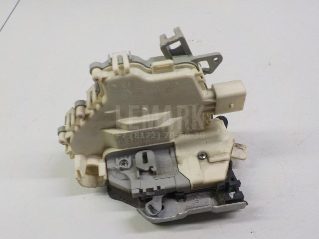 Замок двери передней правой