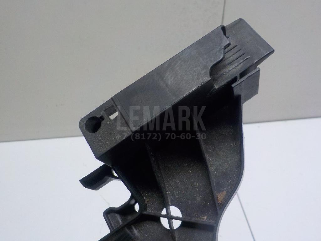 Кронштейн фар правый