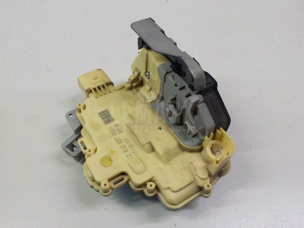 Замок двери передней правой