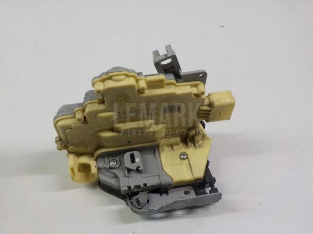 Замок двери передней правой