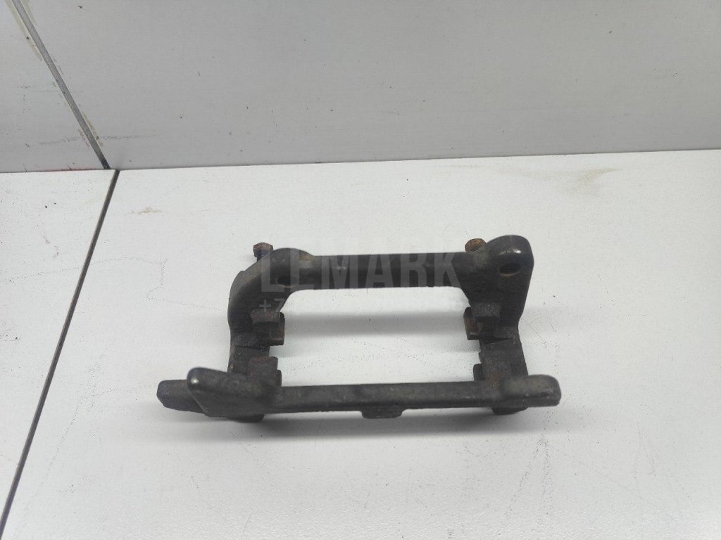 Скоба суппорта заднего правого