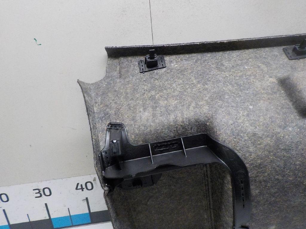 Обшивка крышки багажника