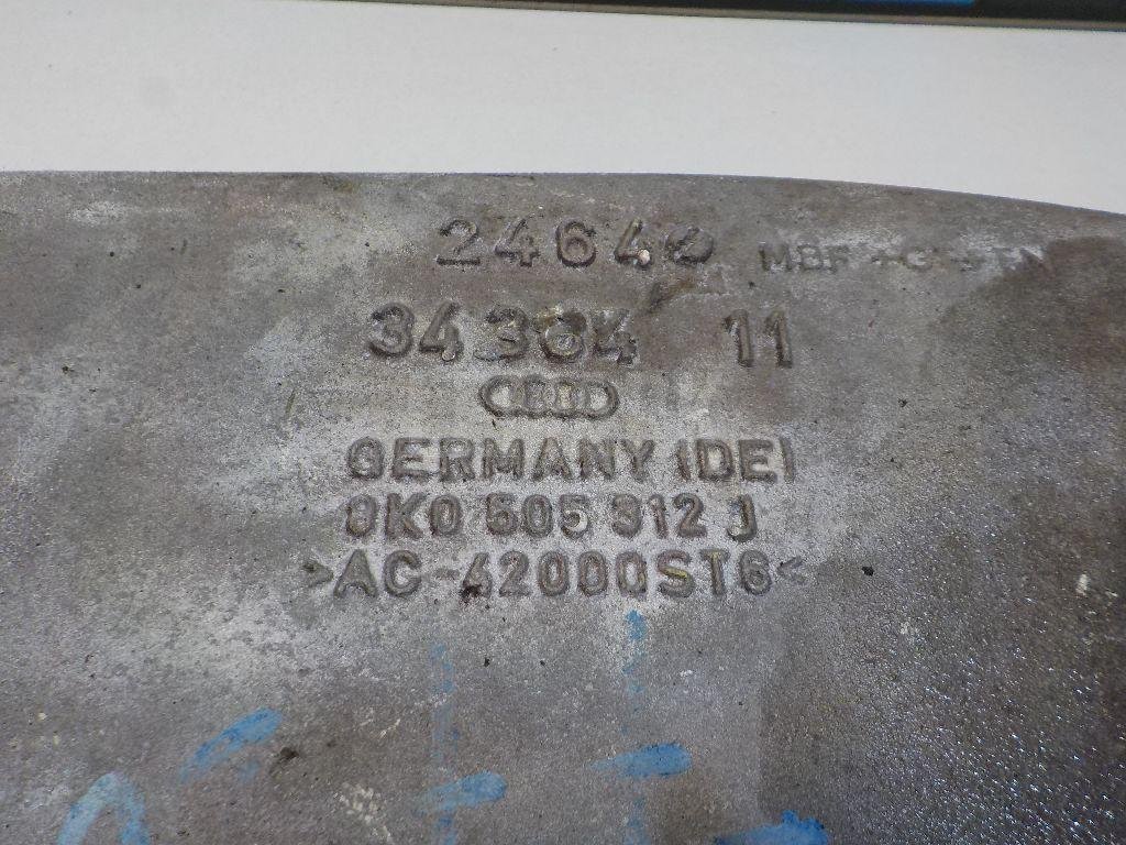 Рычаг задний нижний правый