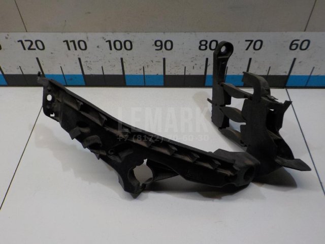 Кронштейн фар правый