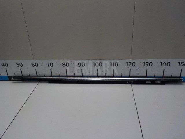 Накладка стекла переднего левого