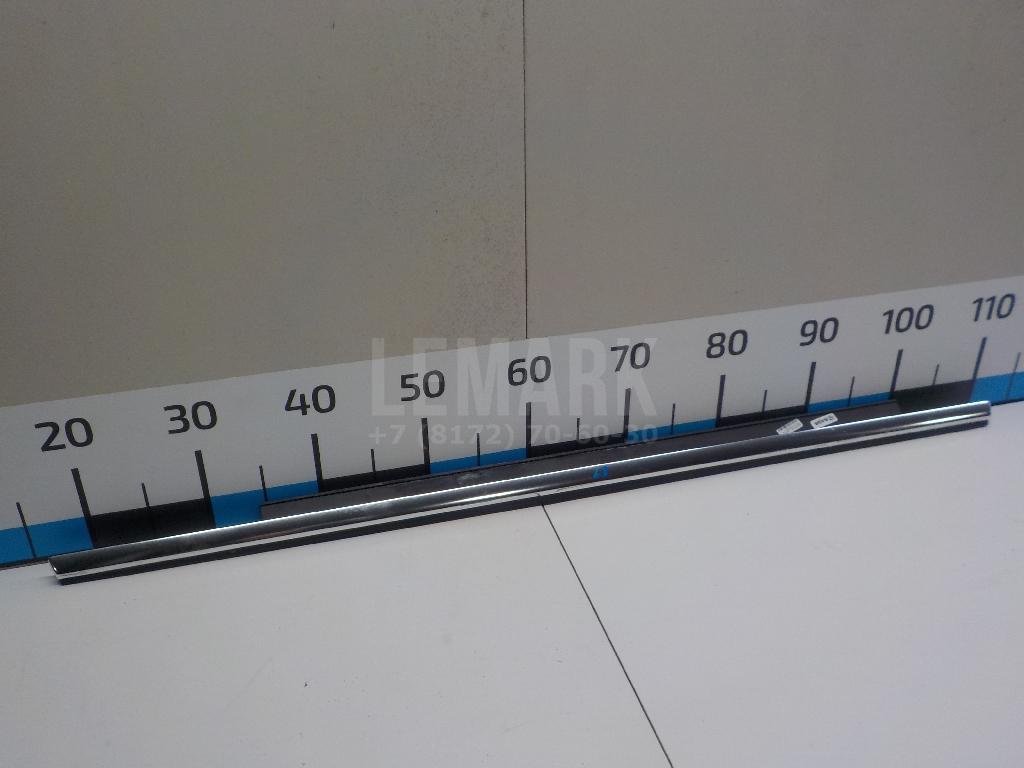 Накладка стекла заднего левого