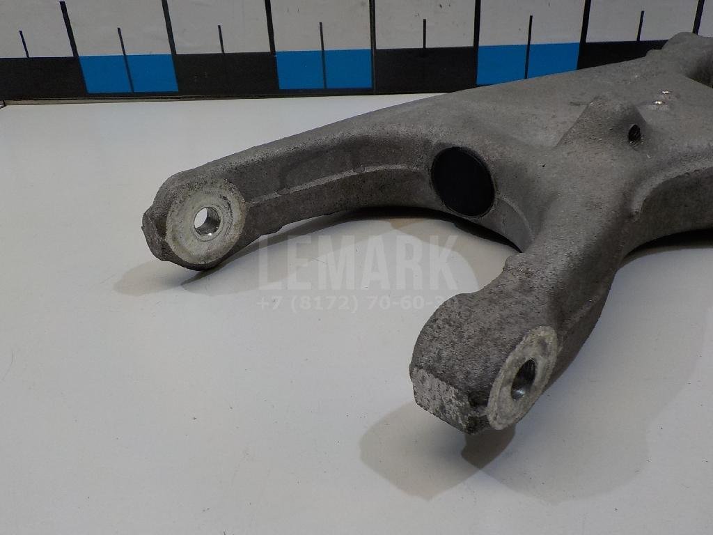 Рычаг задний нижний правый