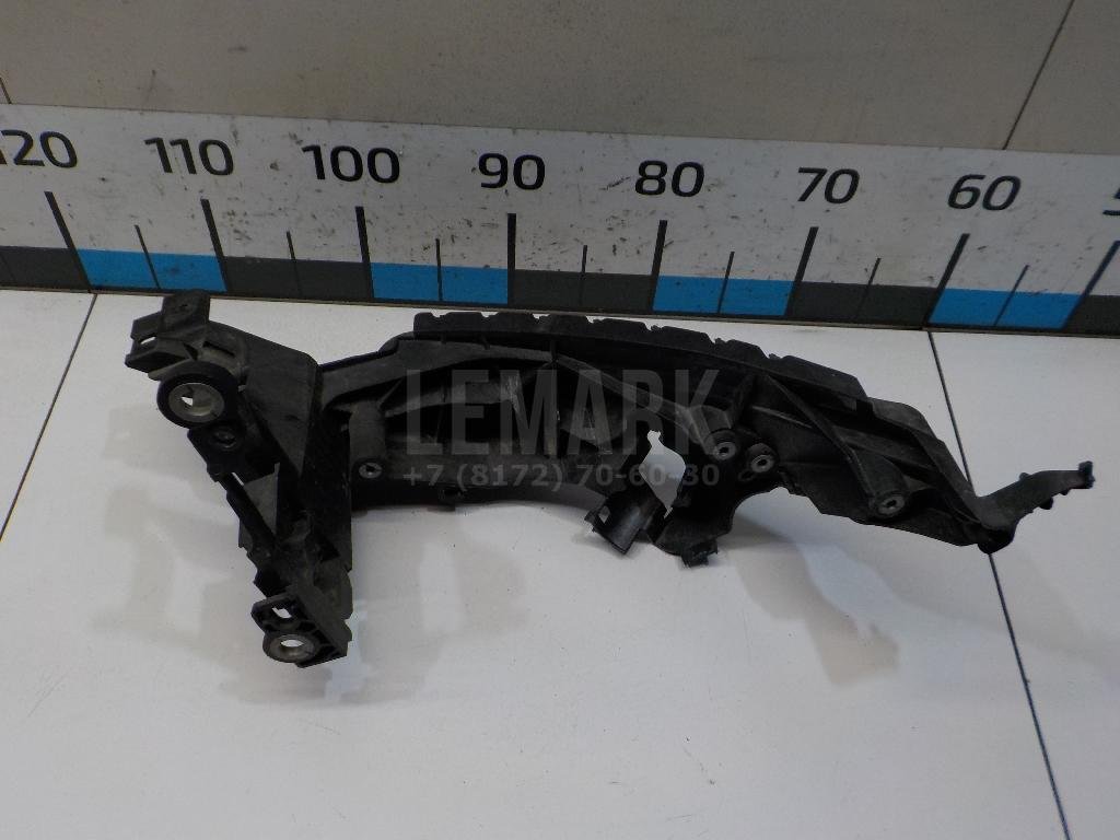 Кронштейн фар правый