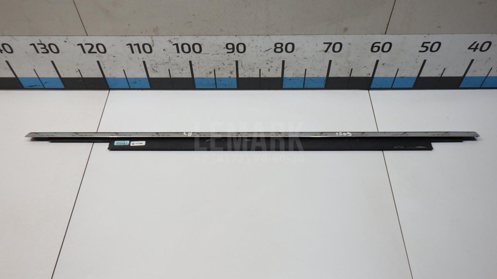 Накладка стекла заднего правого