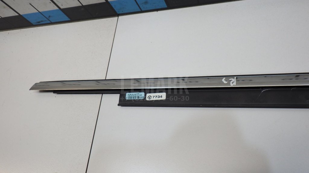 Накладка стекла заднего правого