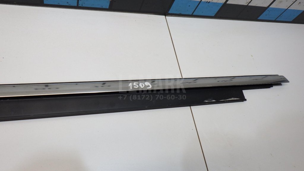 Накладка стекла заднего правого
