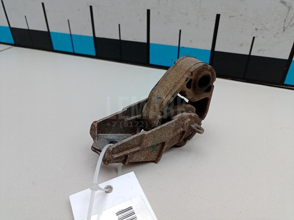 Кронштейн глушителя