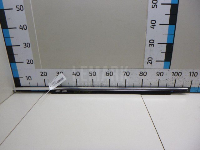 Накладка стекла переднего левого