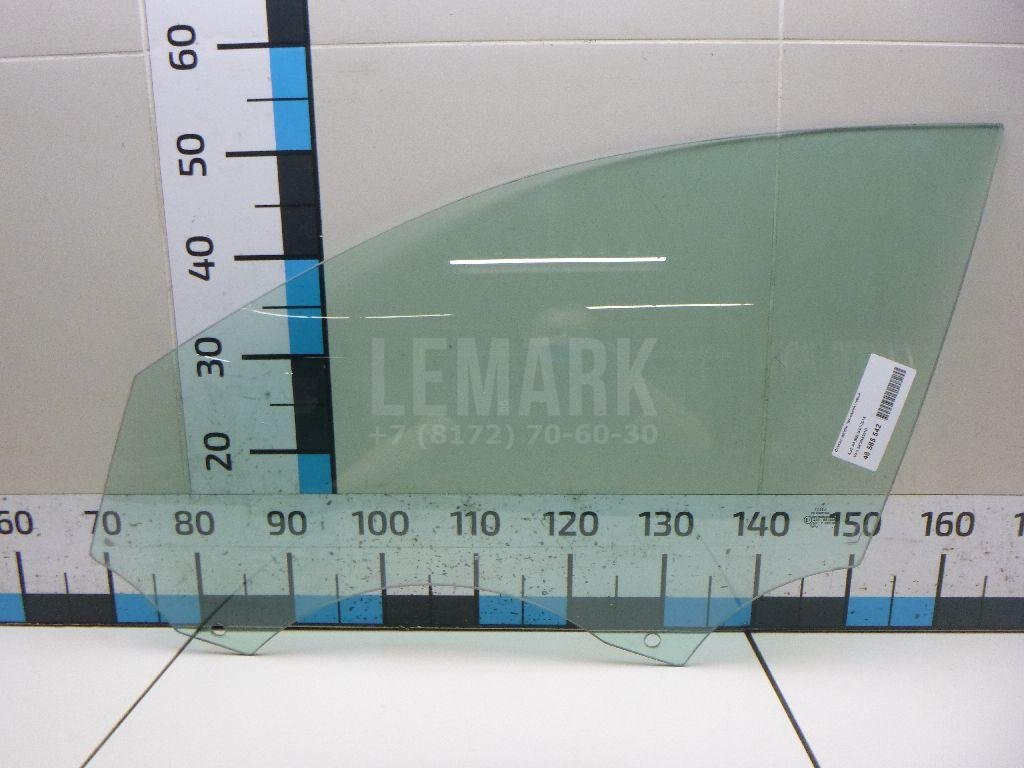 Стекло двери передней левой