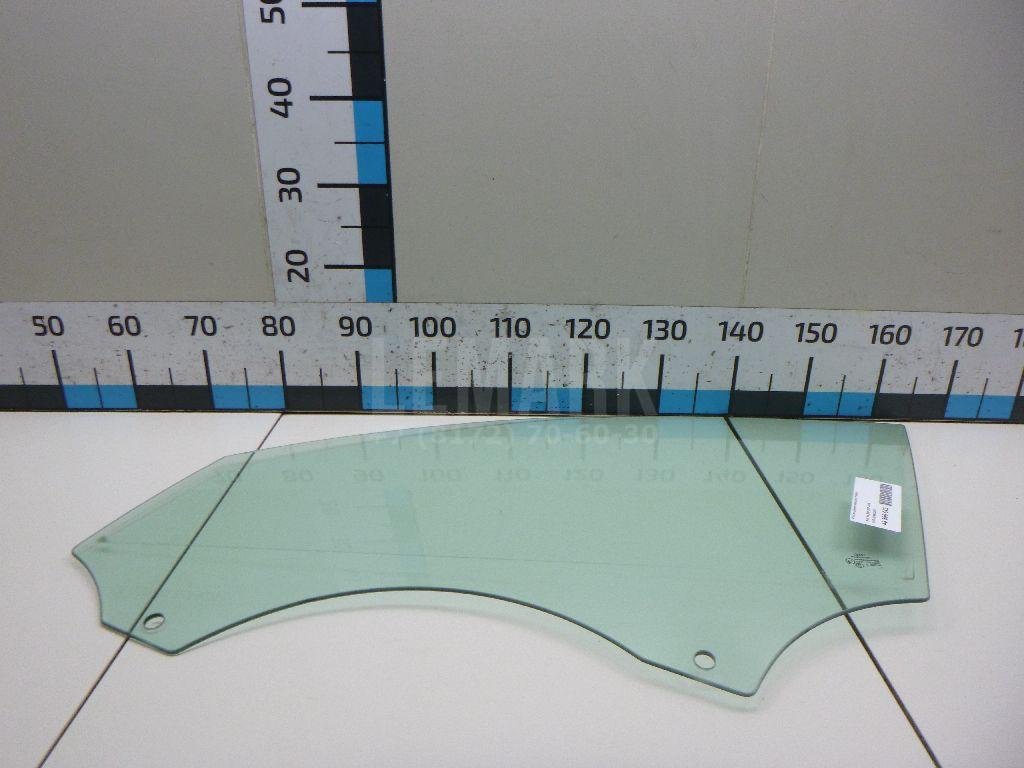 Стекло двери передней левой