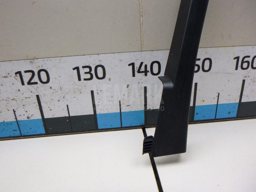 Накладка двери передней правой