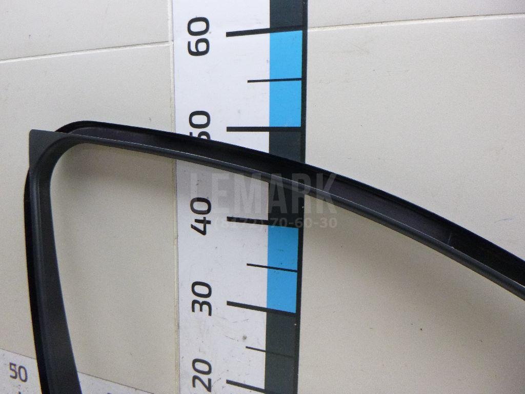 Накладка двери передней правой