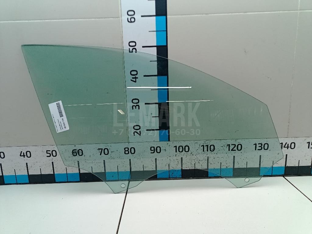 Стекло двери передней правой