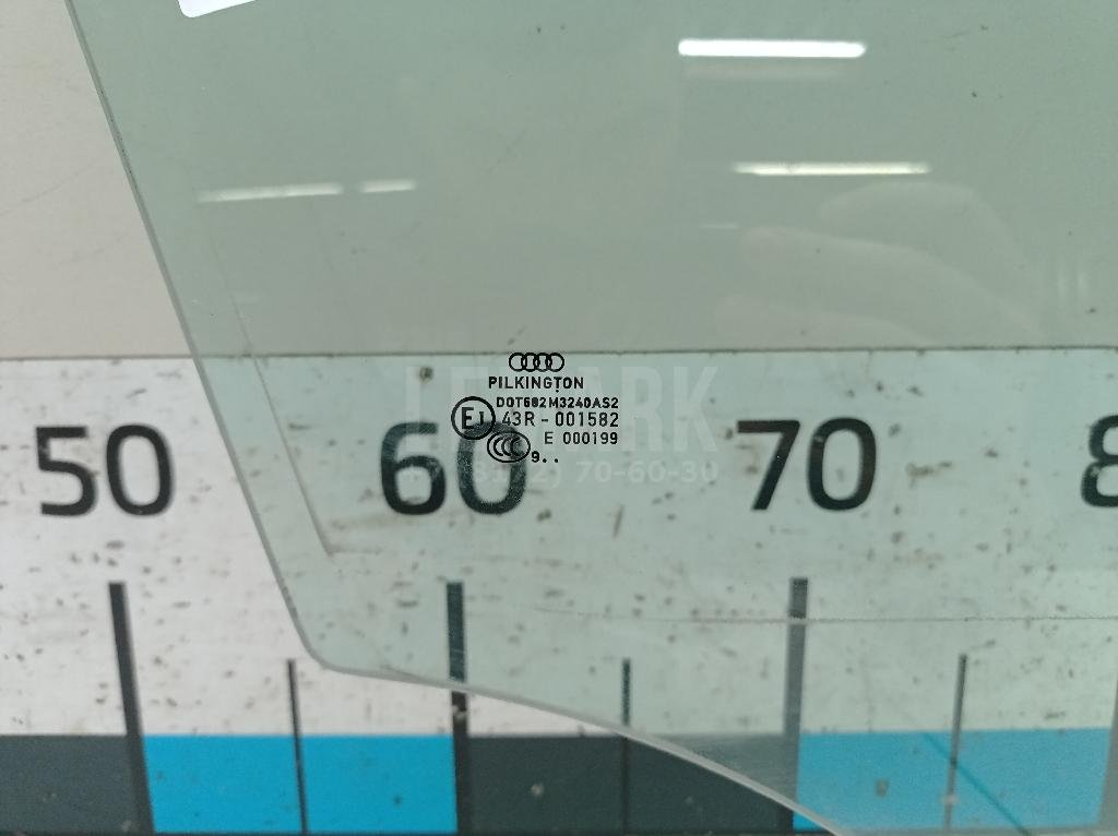 Стекло двери передней правой