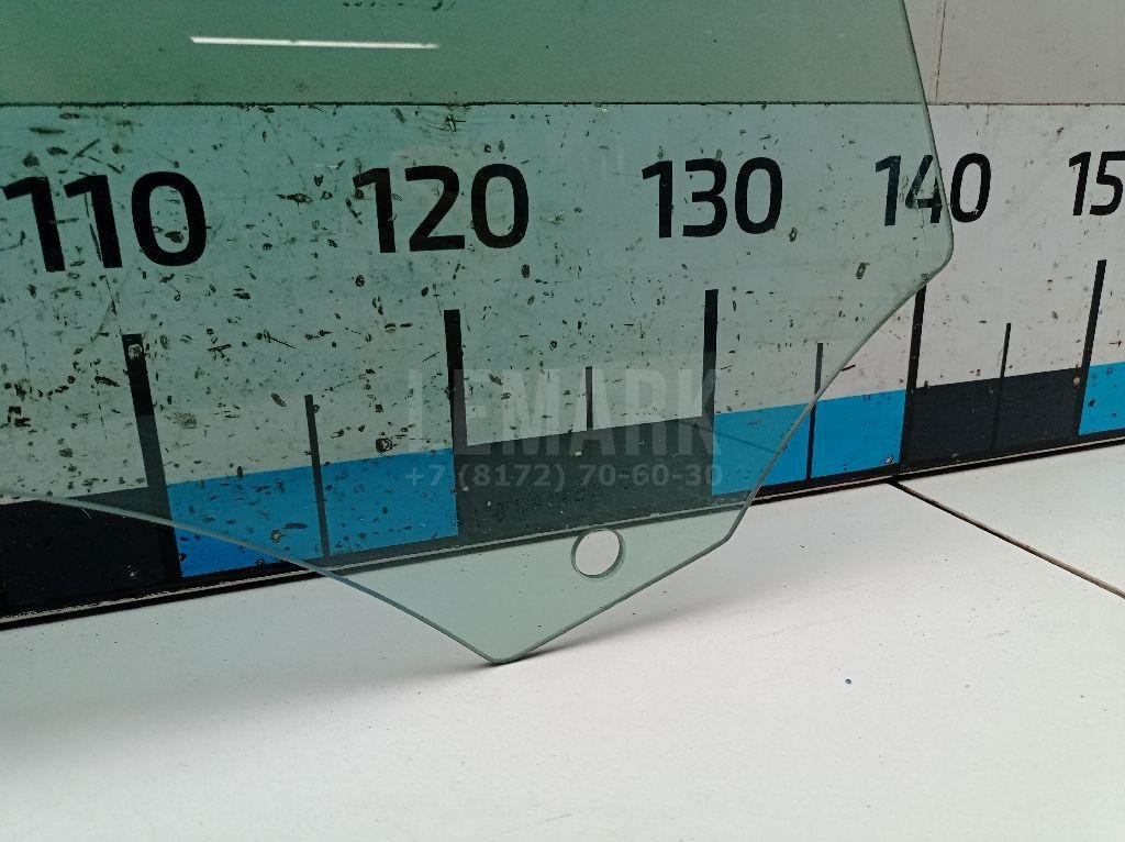 Стекло двери передней правой