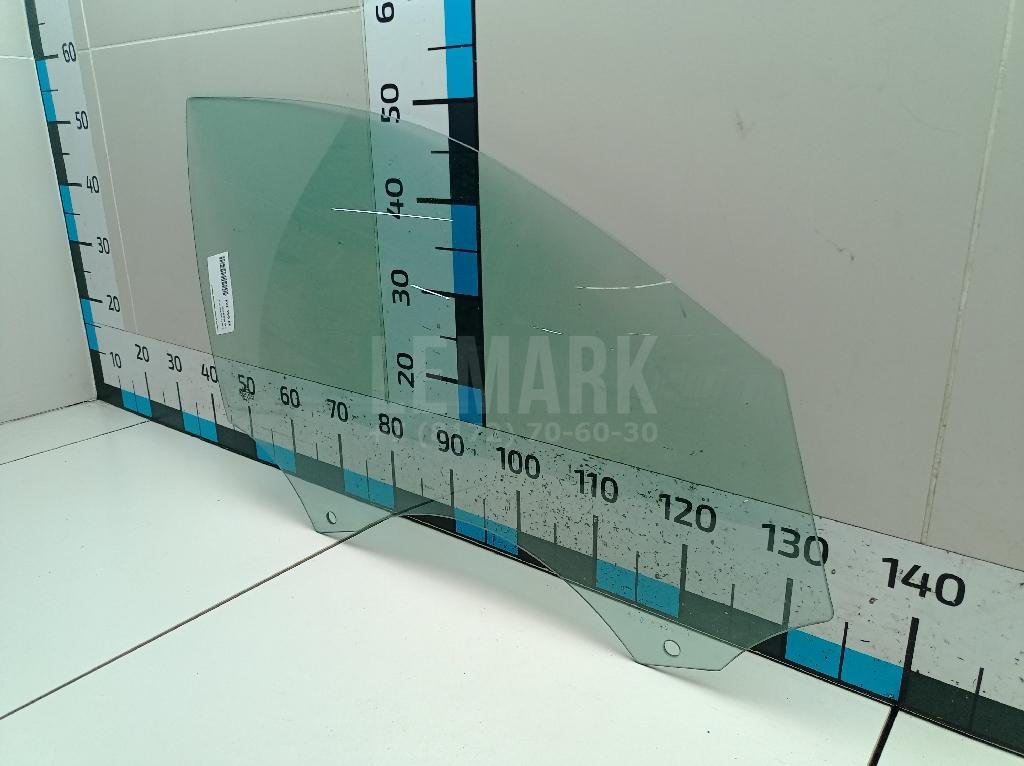 Стекло двери передней правой